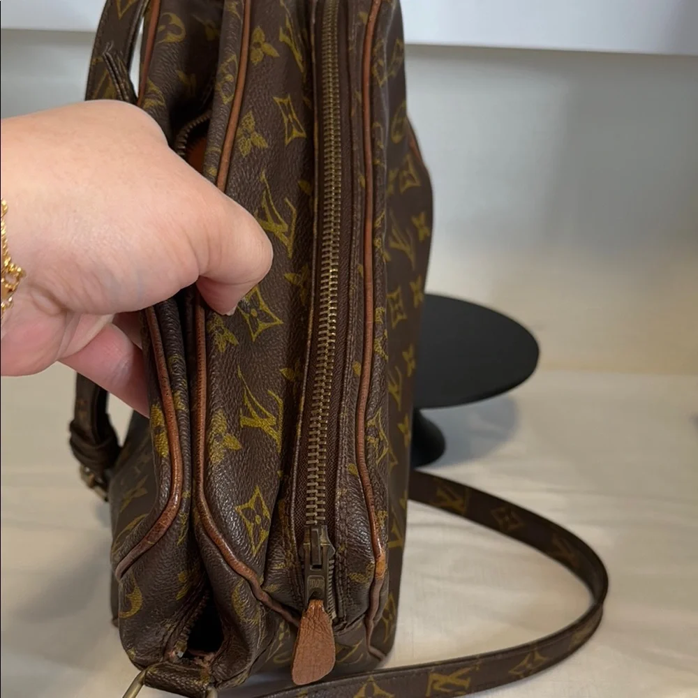 Louis Vuitton Brown Monogram crossbody Bag - Picture 5 of 8